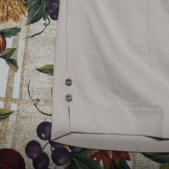 New Alfred Dunner Classic Fit Stone Colored Capri Pants Size Women's 20W - Picture 3 of 3